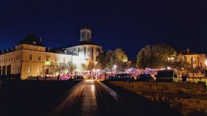 Marché nocturne sur l'esplanade de la Mairie jeudi 22 août